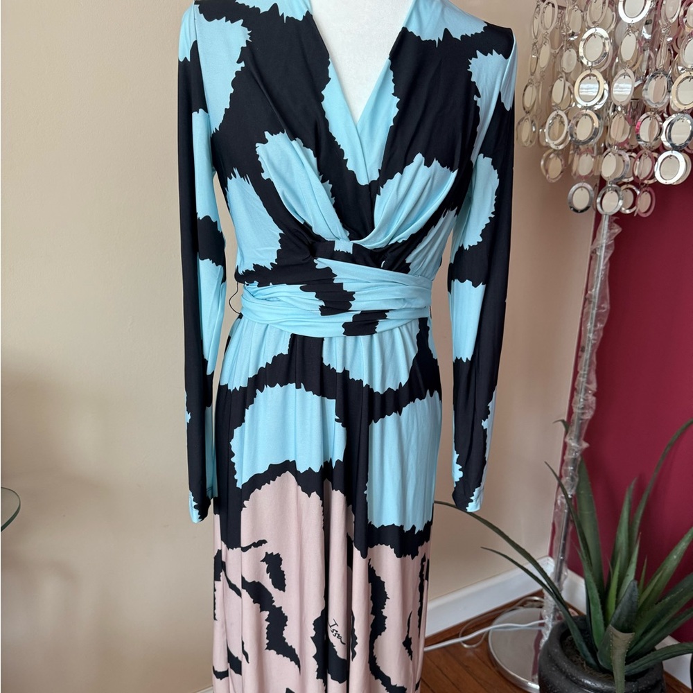 NWT london designer Issa dress, UK size12, US SIZE 6/8. Black, light blue,beige.